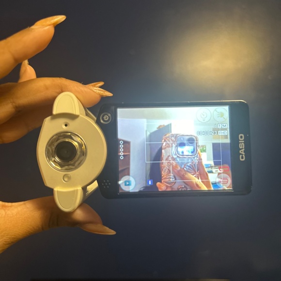 Casio EX-TR60 Self Portrait/Selfie/Mirrorless Bluetooth Digital camera working - Picture 2 of 5